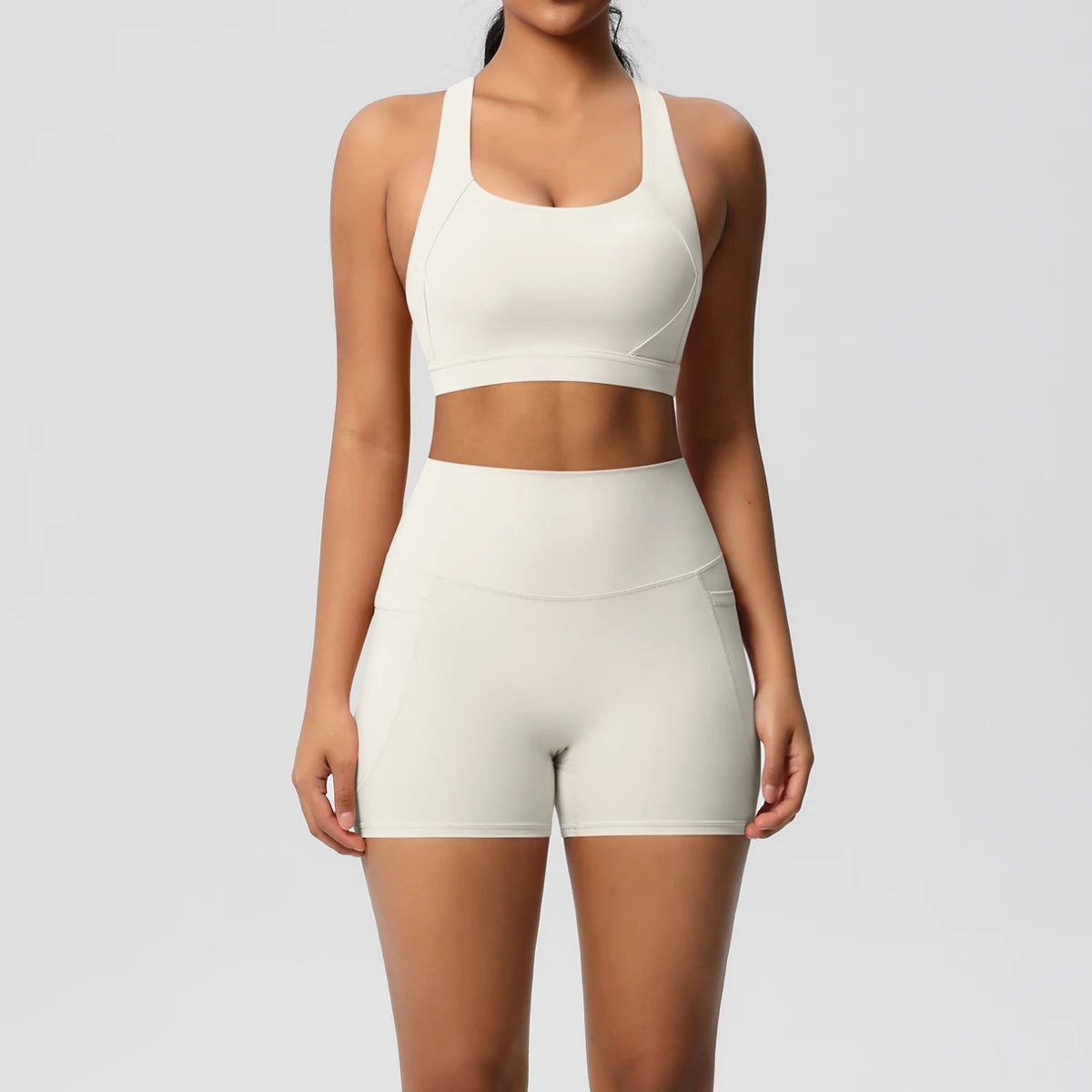 Ensemble Sport 2 pièces avec Poches – Tenue de Yoga Femme | Shorts de Sport & Brassière Croisée | Leggings de Gym