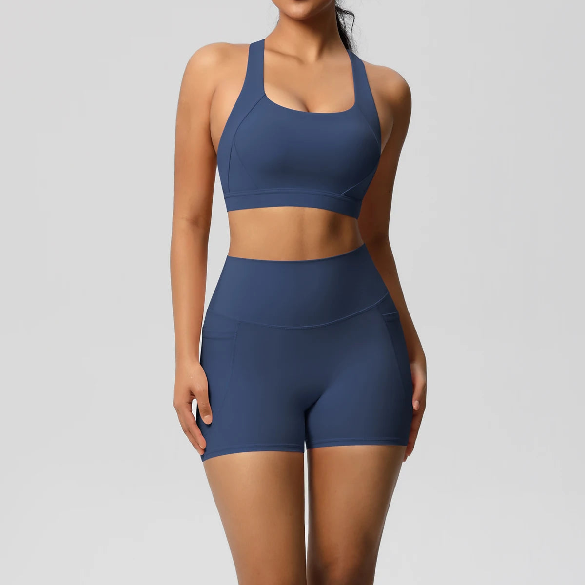 Ensemble Sport 2 pièces avec Poches – Tenue de Yoga Femme | Shorts de Sport & Brassière Croisée | Leggings de Gym
