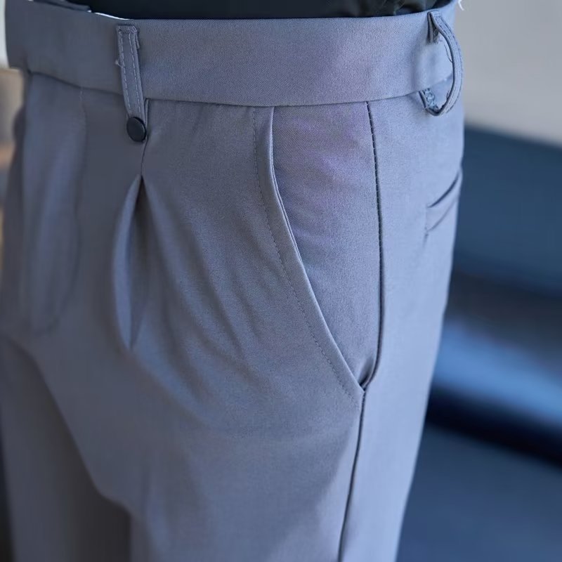 Pantalon droit à taille haute avec double pli, style costume décontracté