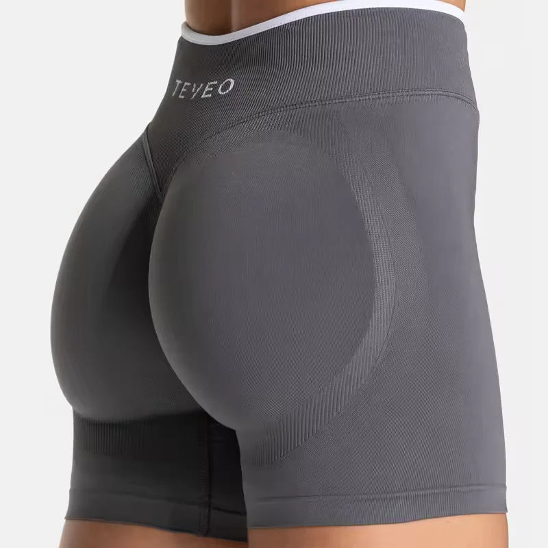 Short de sport femme TEVEO – Taille haute gainante, coupe sans couture, tissu sculptant pour sublimer les hanches. Parfait pour le fitness, le yoga, le running ou la salle de sport