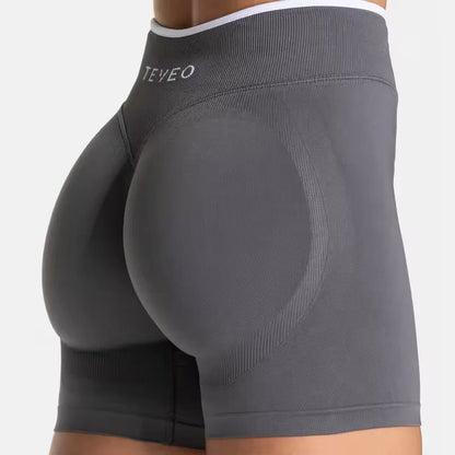 Short de sport femme TEVEO – Taille haute gainante, coupe sans couture, tissu sculptant pour sublimer les hanches. Parfait pour le fitness, le yoga, le running ou la salle de sport