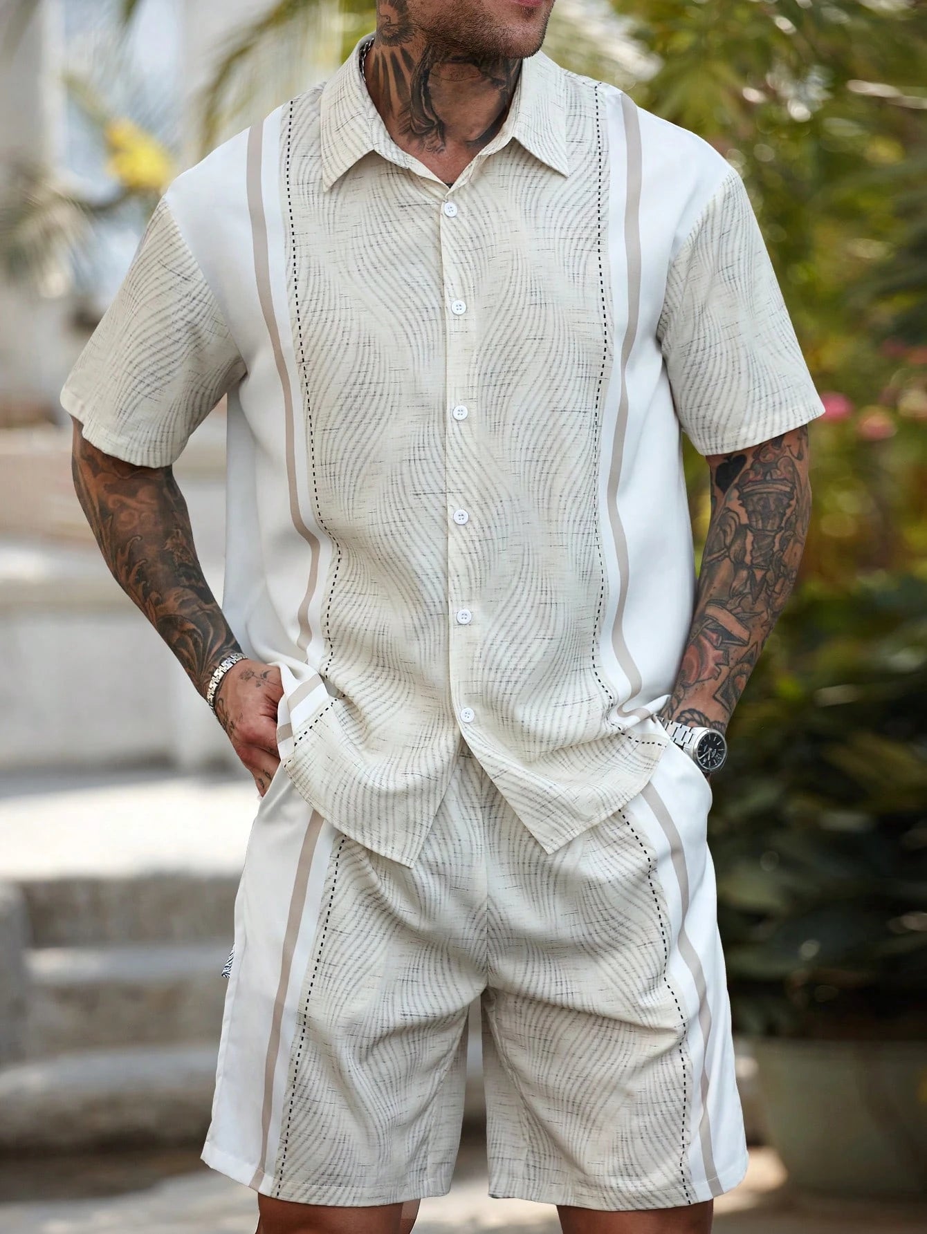 Ensemble homme chemise et short à rayures simples style hawaïen – tenue décontractée deux pièces pour vacances, chemise à manches courtes avec boutons.