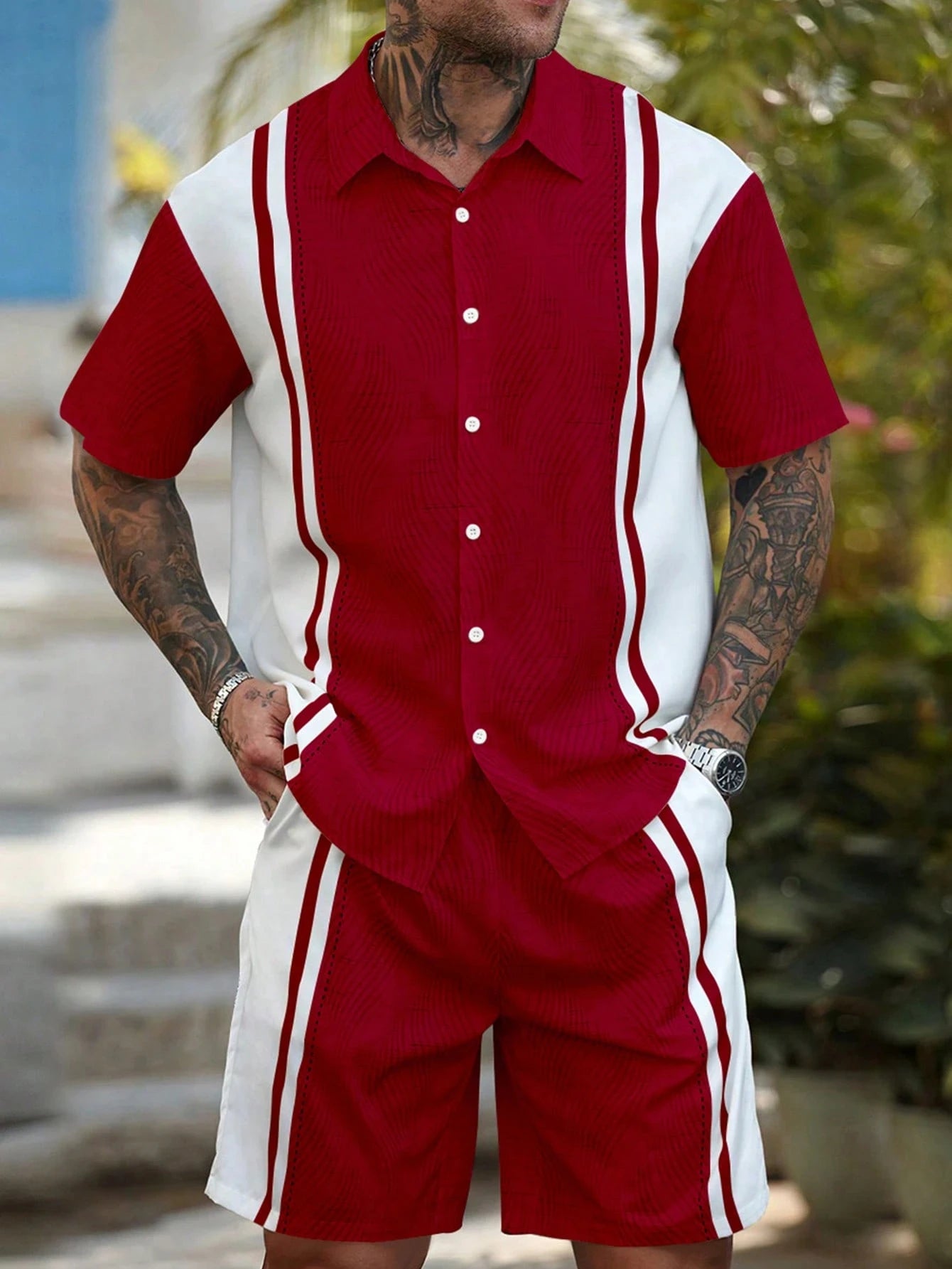 Ensemble homme chemise et short à rayures simples style hawaïen – tenue décontractée deux pièces pour vacances, chemise à manches courtes avec boutons.