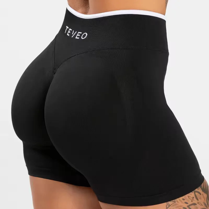 Short de sport femme TEVEO – Taille haute gainante, coupe sans couture, tissu sculptant pour sublimer les hanches. Parfait pour le fitness, le yoga, le running ou la salle de sport