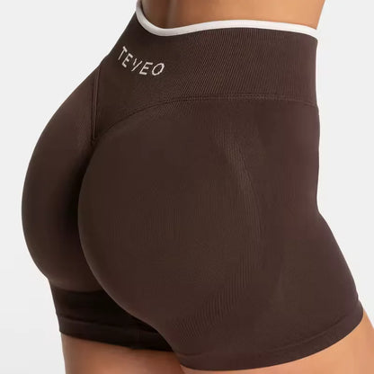 Short de sport femme TEVEO – Taille haute gainante, coupe sans couture, tissu sculptant pour sublimer les hanches. Parfait pour le fitness, le yoga, le running ou la salle de sport