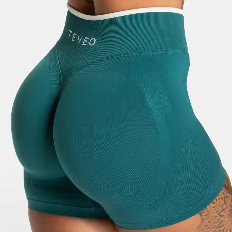 Short de sport femme TEVEO – Taille haute gainante, coupe sans couture, tissu sculptant pour sublimer les hanches. Parfait pour le fitness, le yoga, le running ou la salle de sport